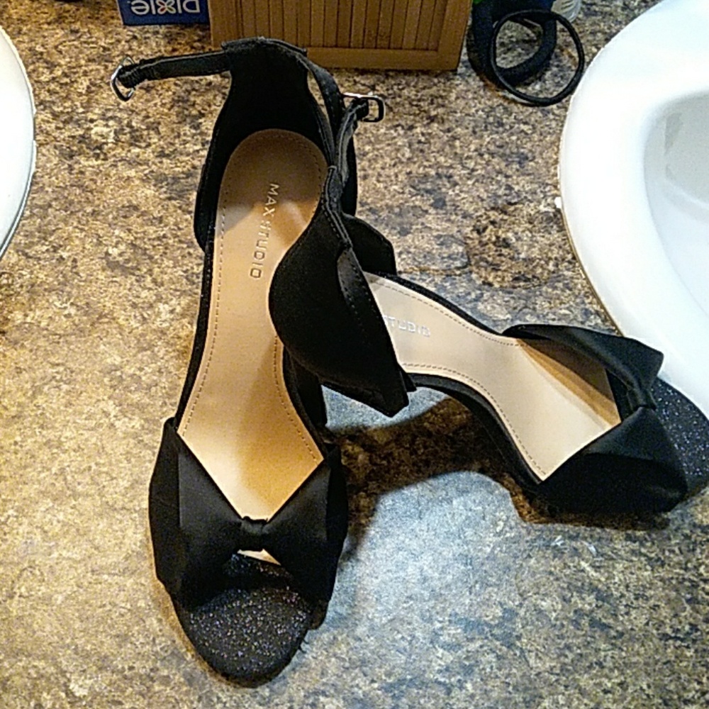 Heels - Picture 2 of 4